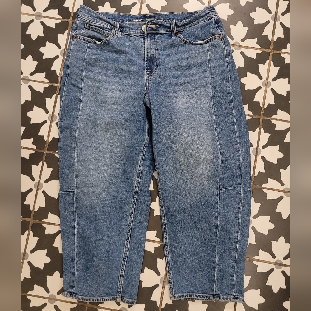 Old Navy high-rise barrel jeans,